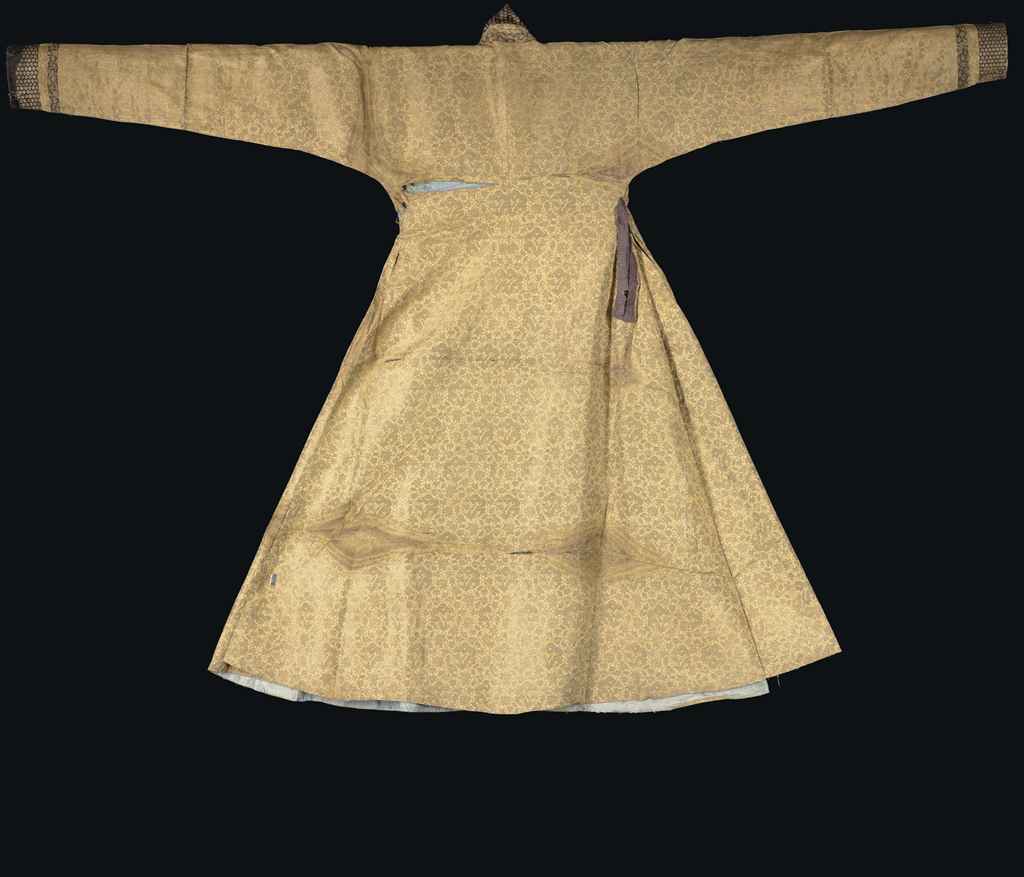 a_mongol_cloth_of_gold_silk_and_metal_thread_robe_central_asia_late_13_d5483014_001g.jpg