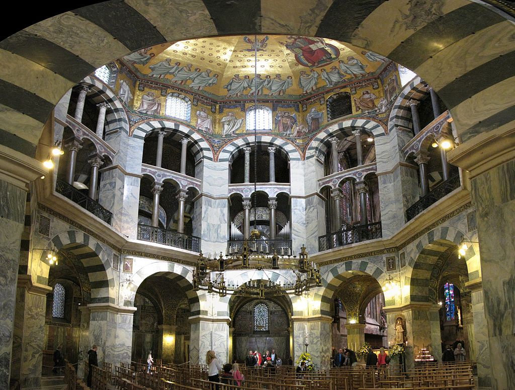Aachen-dom-oktogon-s1.jpg