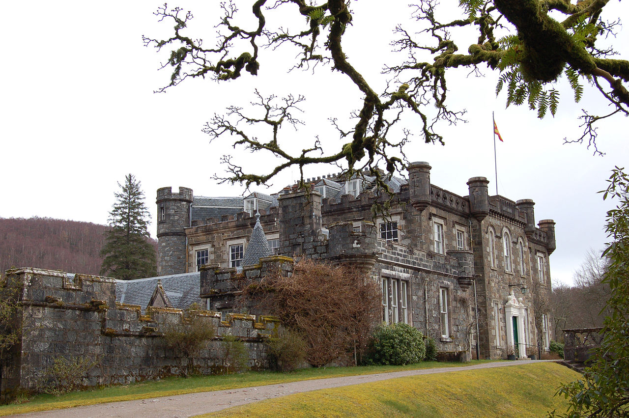 Achnacarry_Castle—Scotland.jpg