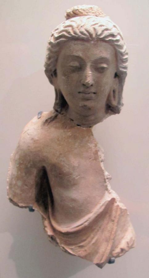 Afghanistan,_busto,_dal_sito_di_hadda,_monastero_di_tapa-kalan,_II-III_sec.JPG