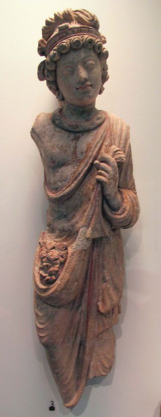Afghanistan,_genio_dei_fiori,_dal_sito_di_hadda,_III-IV_sec.JPG
