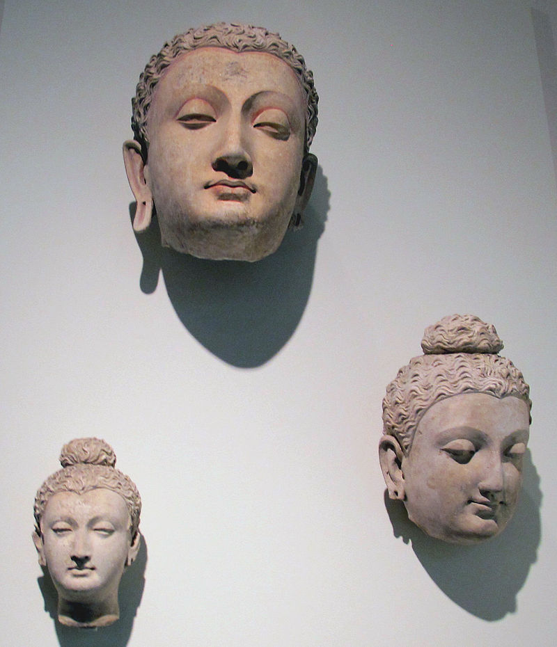 Afghanistan,_teste_di_buddha,_sito_di_hadda,_monastero_di_tapa-kalan,_III-IV_sec.JPG