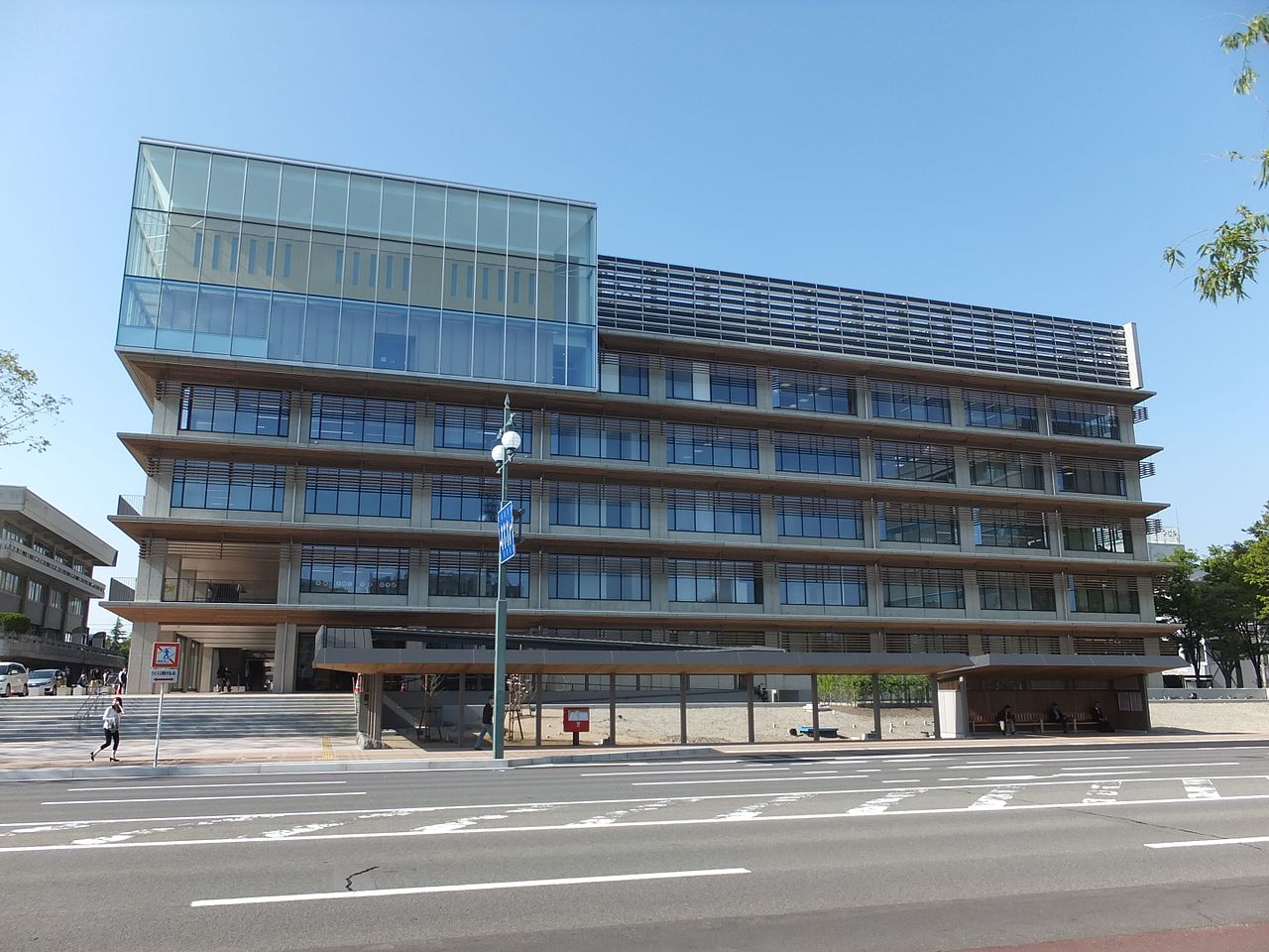 Akita_City_Hall_main_building_20160509aяп.jpg