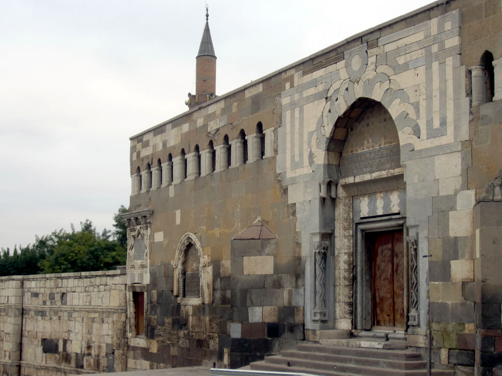 Alaaddin_Mosque_(6526103573).jpg