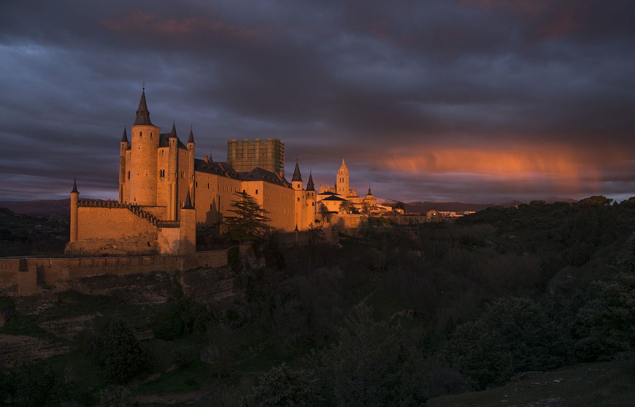 Alcázar_de_Segovia,_España.jpg
