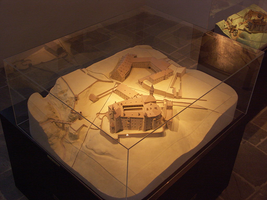 Ambras._Interior_-_001.jpg