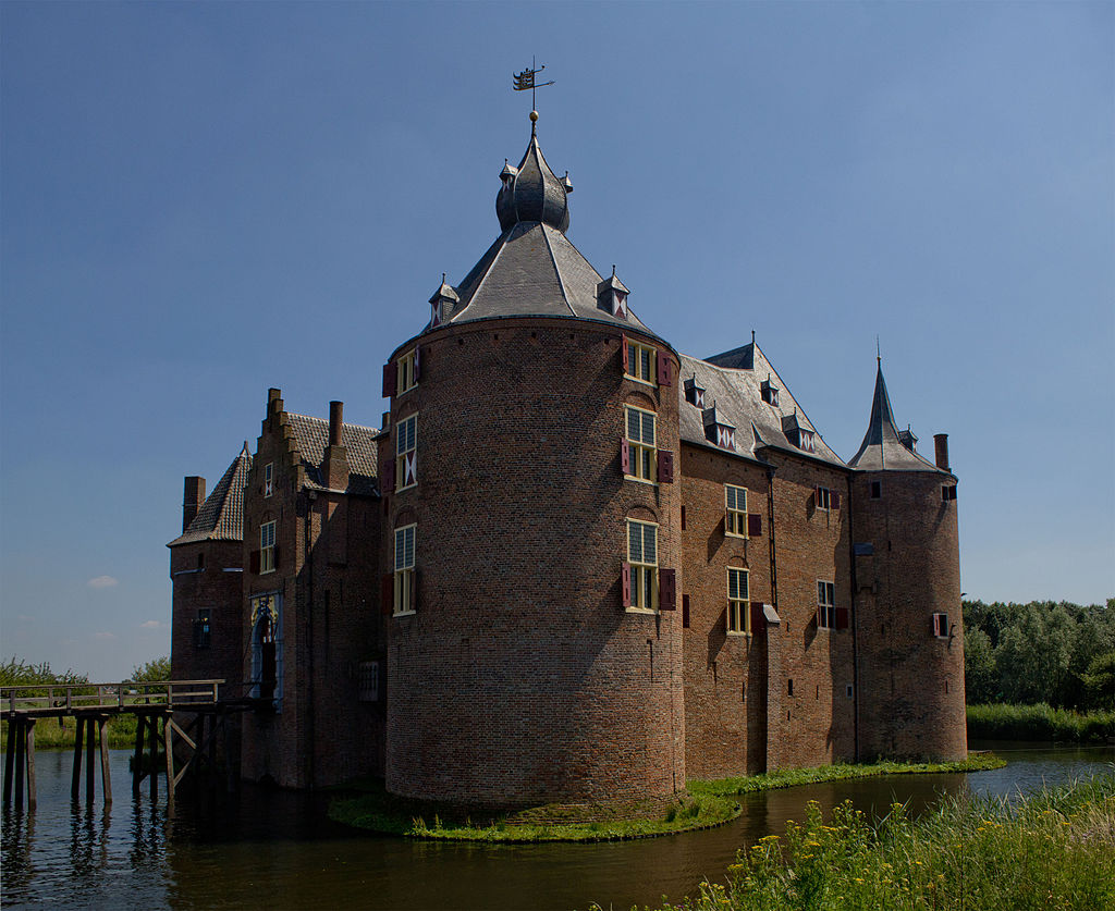 Ammerzoden_-_Kasteel_Ammersoyen_(4) восстановление вт пол 17 в..jpg