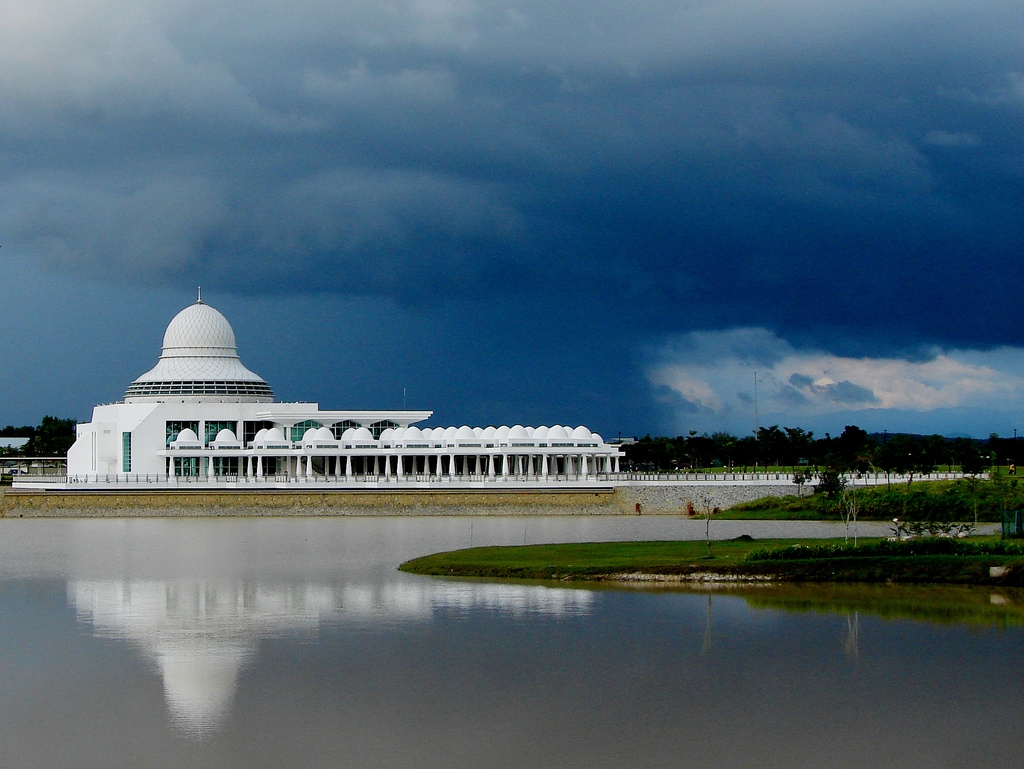 An Nour Mosque in Malaysia.jpg