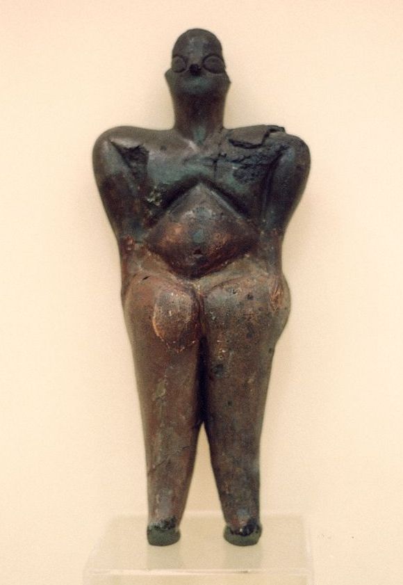 Anatolian_Neolithic_Goddess,_terracota,_Hacilar,_5500_BC,_MACA,_99040.jpg