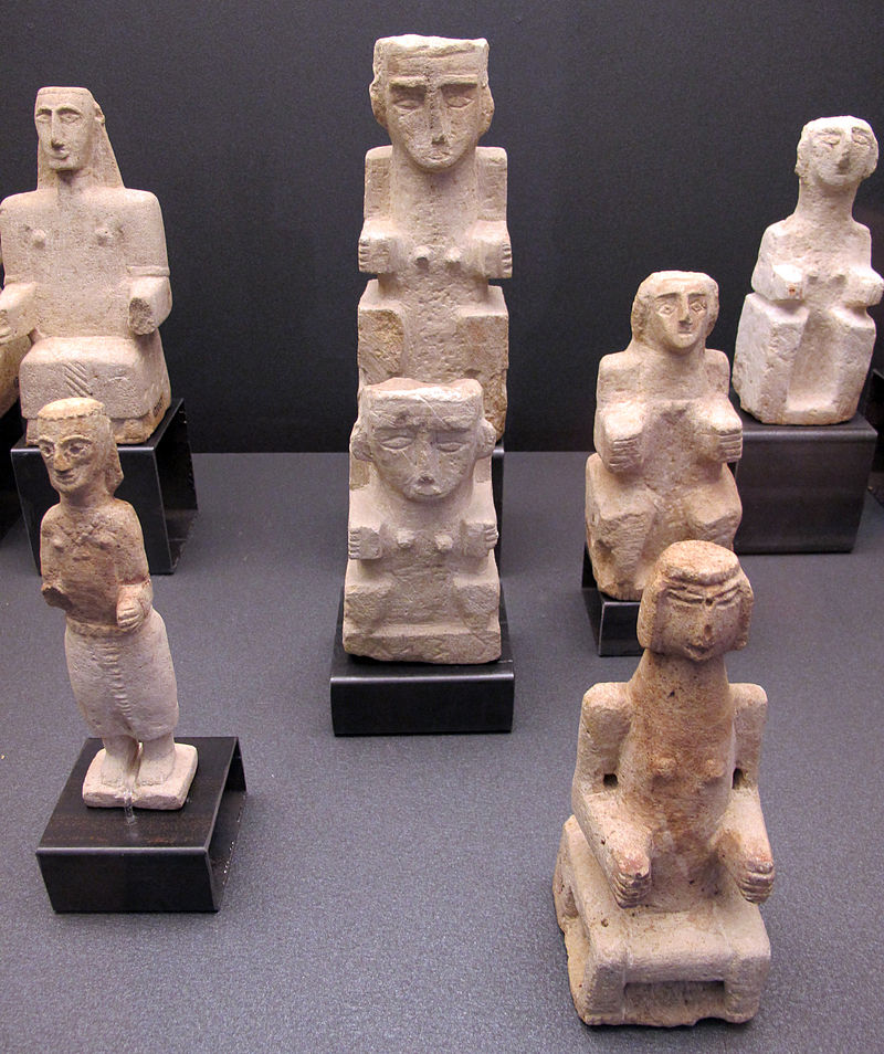 Antico_yemen,_al-jawf,_statuette_di_donne_sedute,_III-I_sec._ac._03.JPG