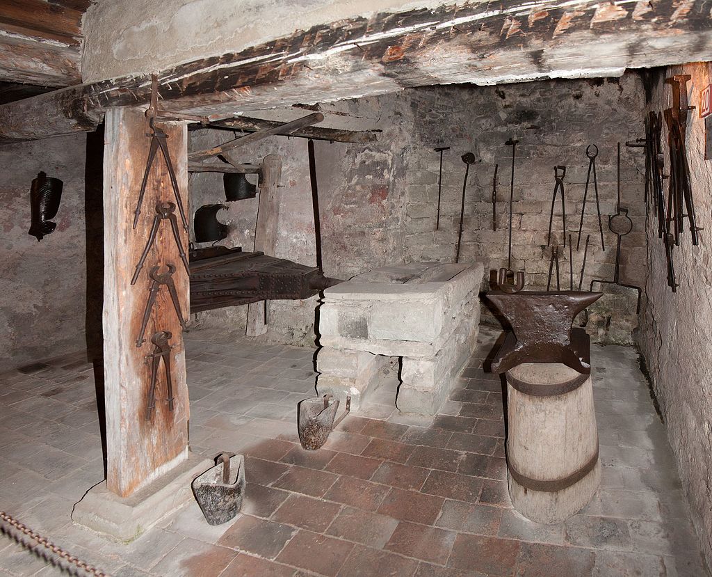 Armoury_-_Burg_Meersburg.jpg