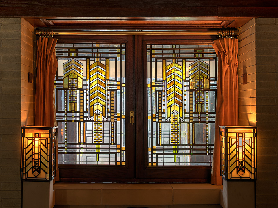 Art_glass_above_fountain_96.jpg