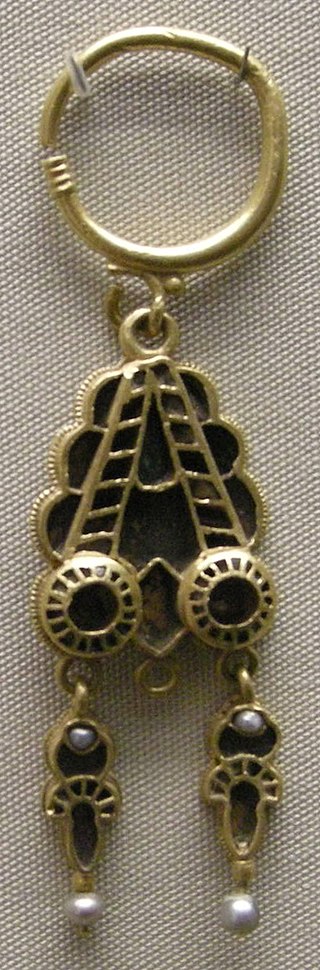 Arte_ostrogota,_orecchino,_da_domagnano,_san_marino,_500_ca.JPG