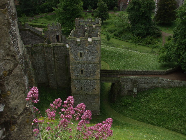 Arundel_Castle_-_geograph.org.uk_-_19257.jpg