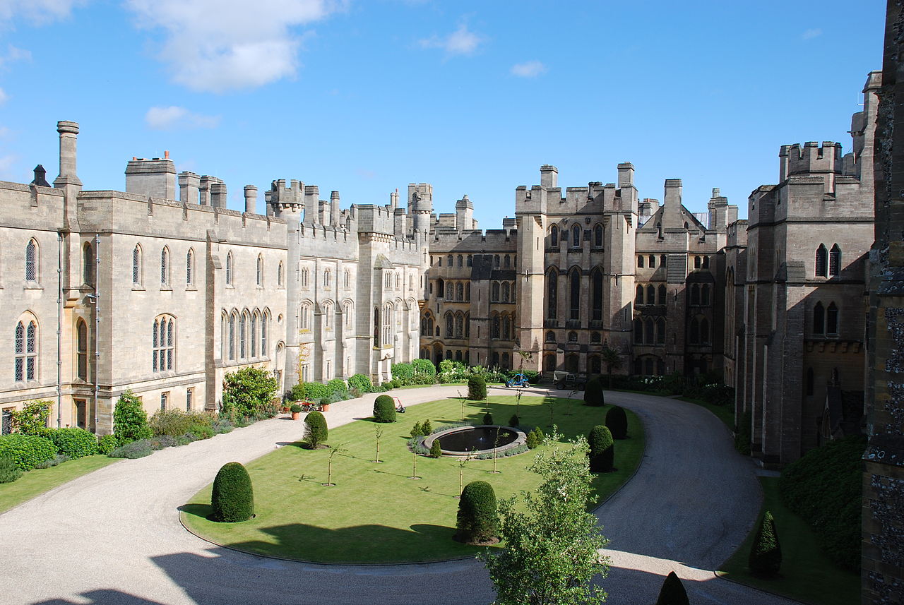 Arundel_Castle_-West_Sussex,_England-12Aug2007.jpg