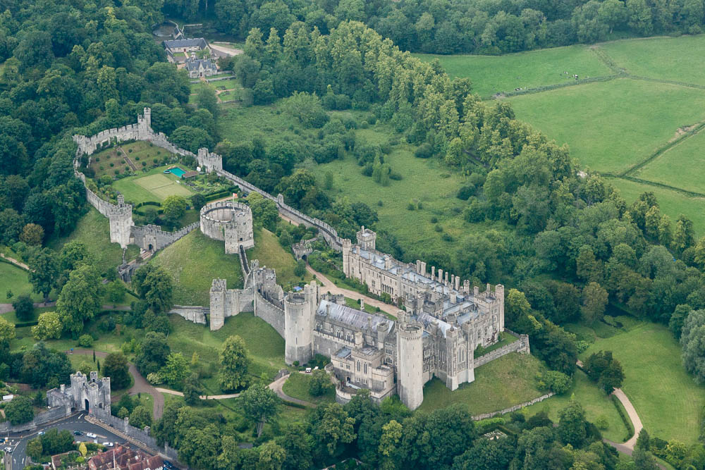 Arundel_Castle_-West_Sussex,_England-23June2011.jpg