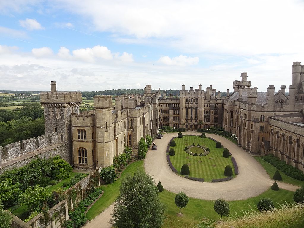 Arundel_Castle_inner_Rahman.jpg