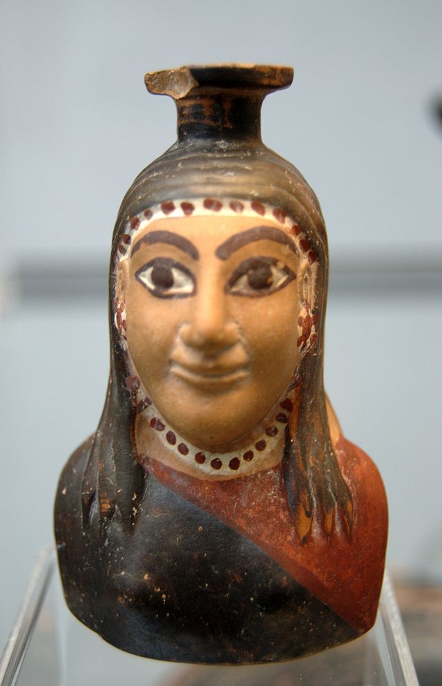 Aryballos_woman_bust_Staatliche_Antikensammlungen_5265.jpg