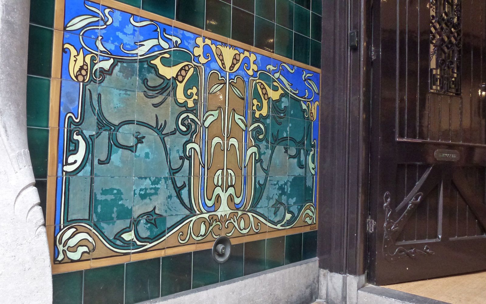 Bakkerstraat_7,_Arnhem,_Art_Nouveau_tegels_(2).jpg