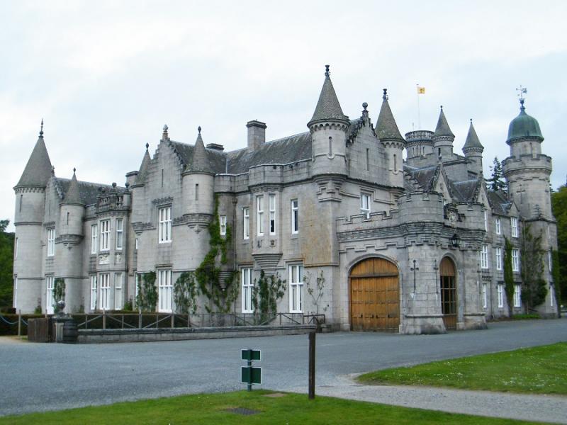 Balmoral-Castlezamok_balmoral._vid_sboku.jpg