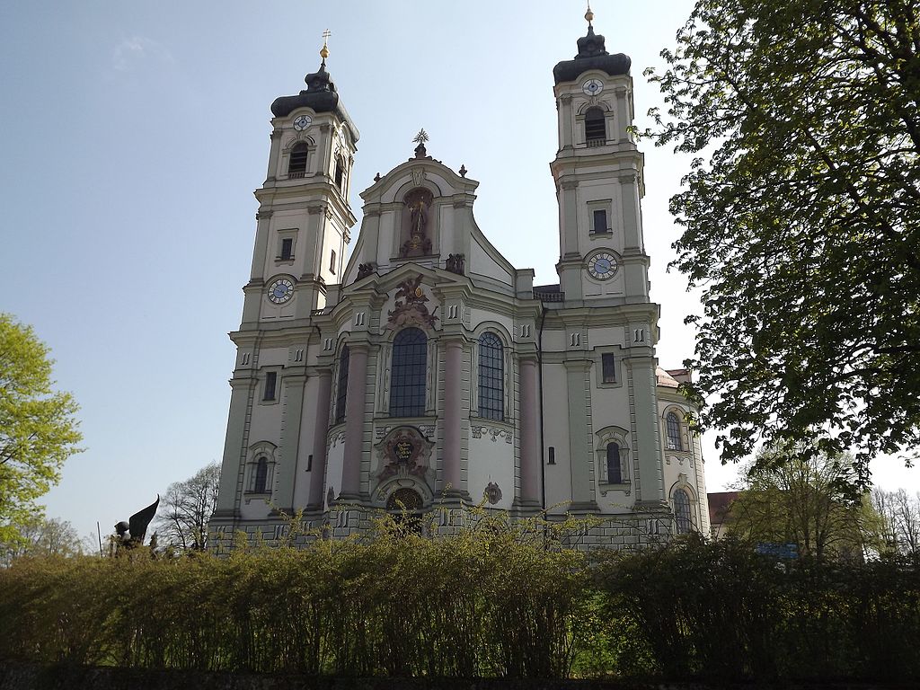 Basilika_-_panoramio_(1).jpg