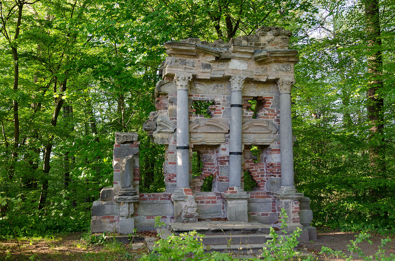Bayreuth,_Eremitage,Antikisches_Grabmal-001.jpg