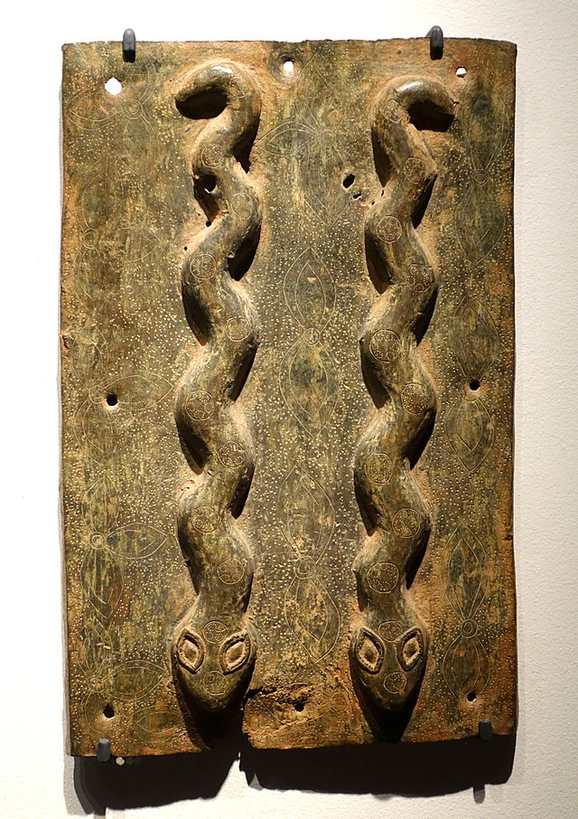 Benin_plaque_in_the_Ethnological_Museum,_Berlin_-_083.JPG