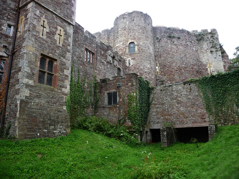 Berkeley_Castle_-_geograph.org.uk_-_1732536.jpg