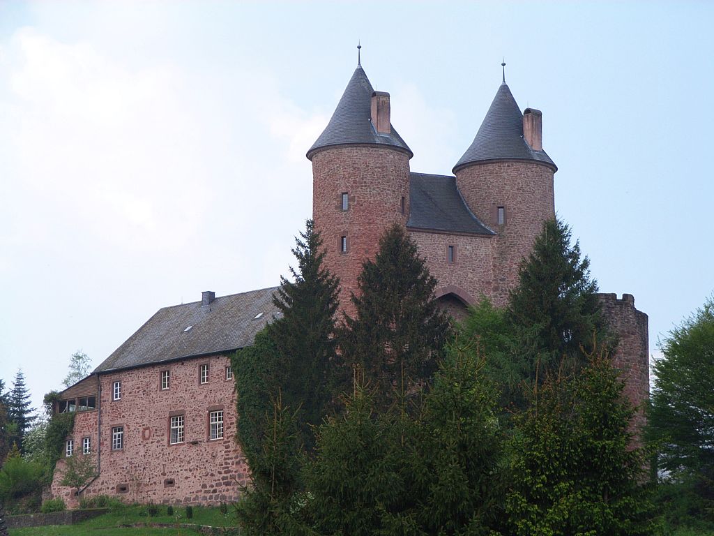 Bertradaburg_from_SouthEast.JPG