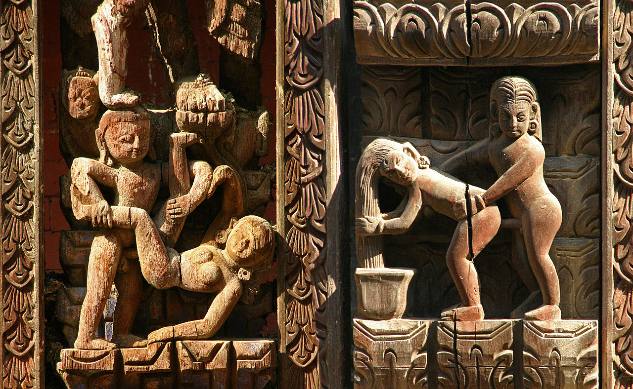 Bhaktapur-Yaksheshvara-340-erotische_Schnitzerei-gje.jpg