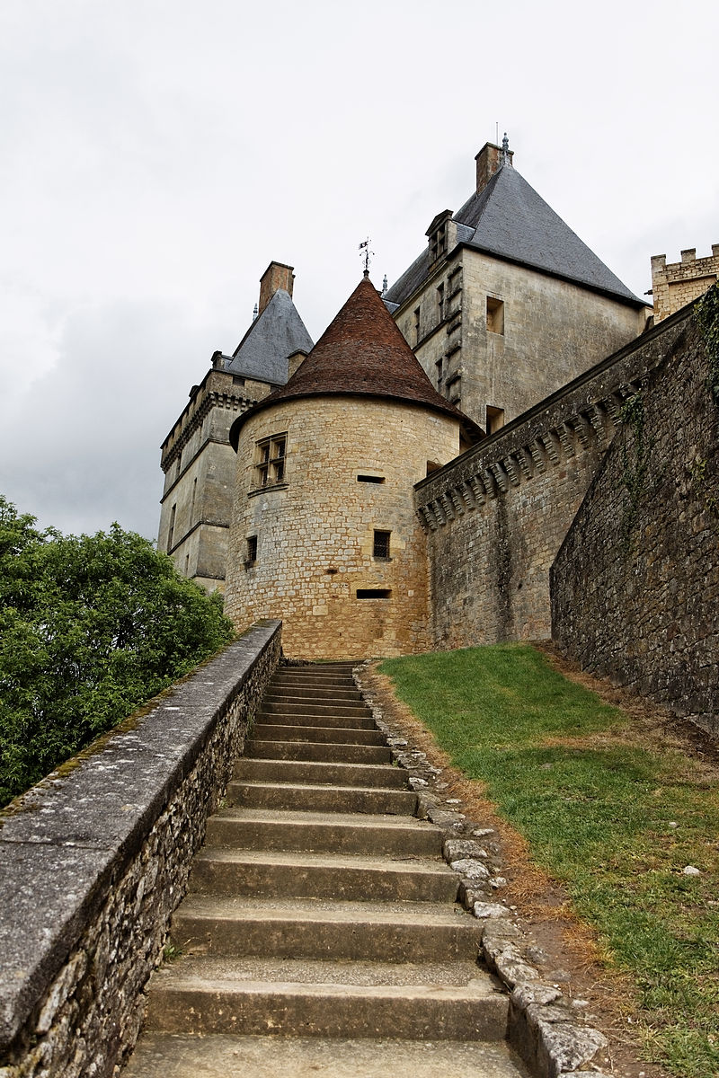 Biron_-_Le_château_-_PA00082386_-_002.jpg