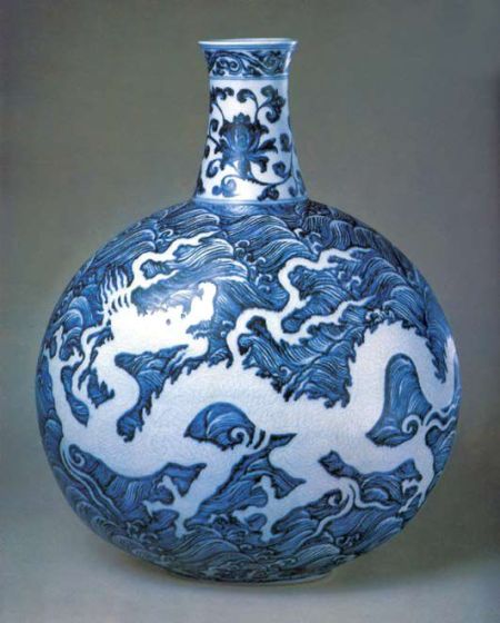 Blue-and-white-porcelain-flat-vase-with-dragon-pattern-of-Ming-Dynasty.jpg