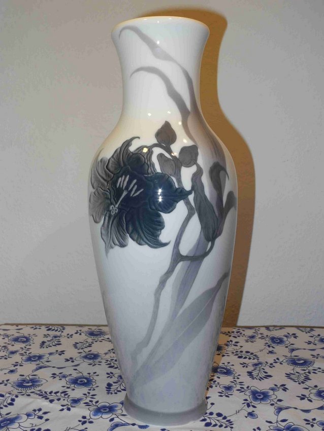 bn_lilly_vase_fп.jpg