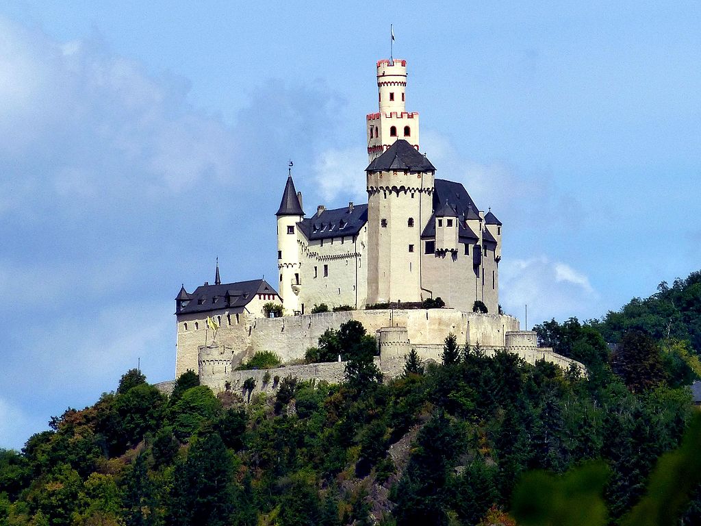 Braubach_–_Die_Marksburg_wurde_erstmals_um_1200-1300_erwähnt_-_panoramio.jpg
