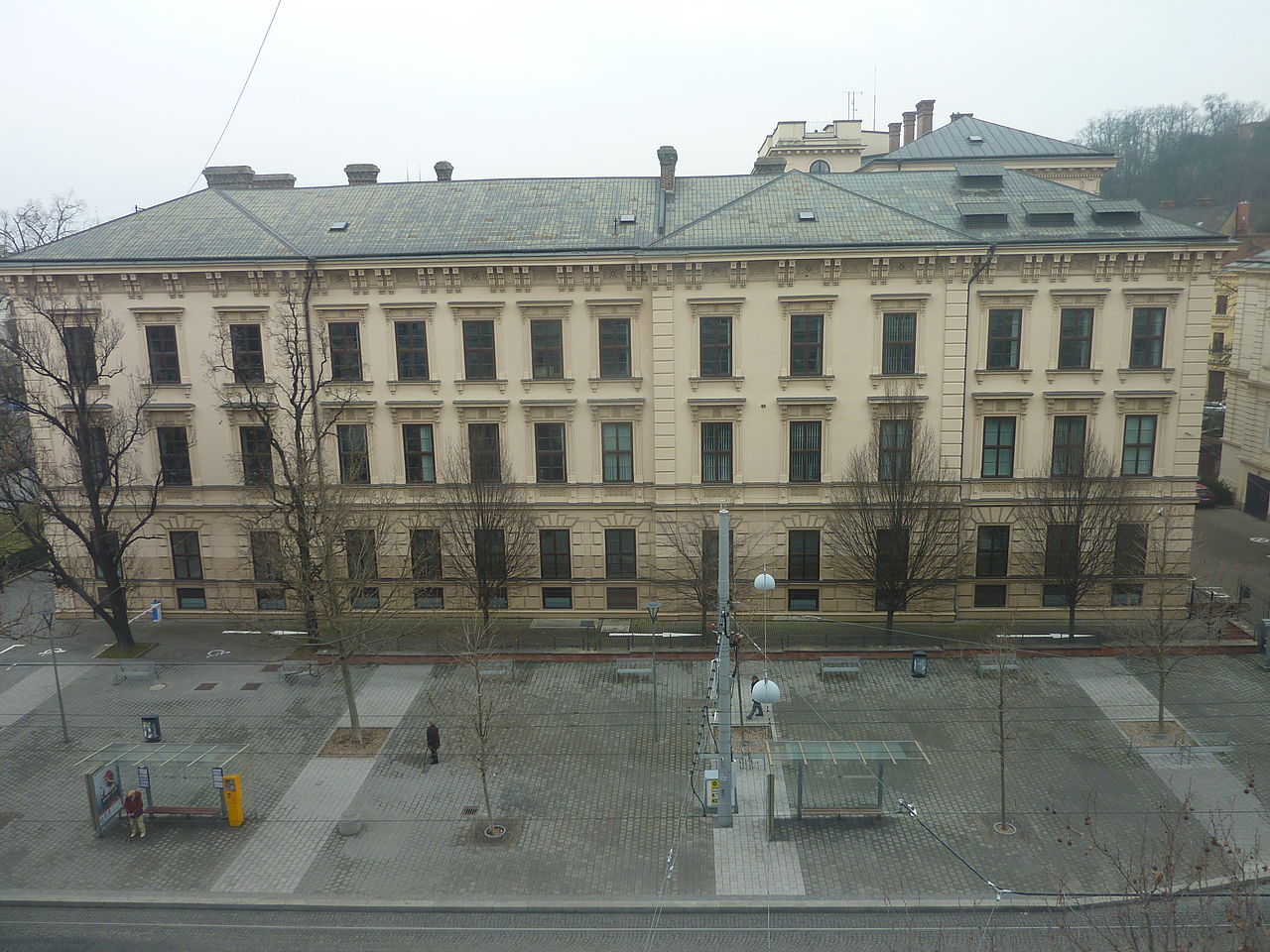 Brno,_Komenského_náměstí_2,_z_okna_budovy_Joštova_10_(1).JPG