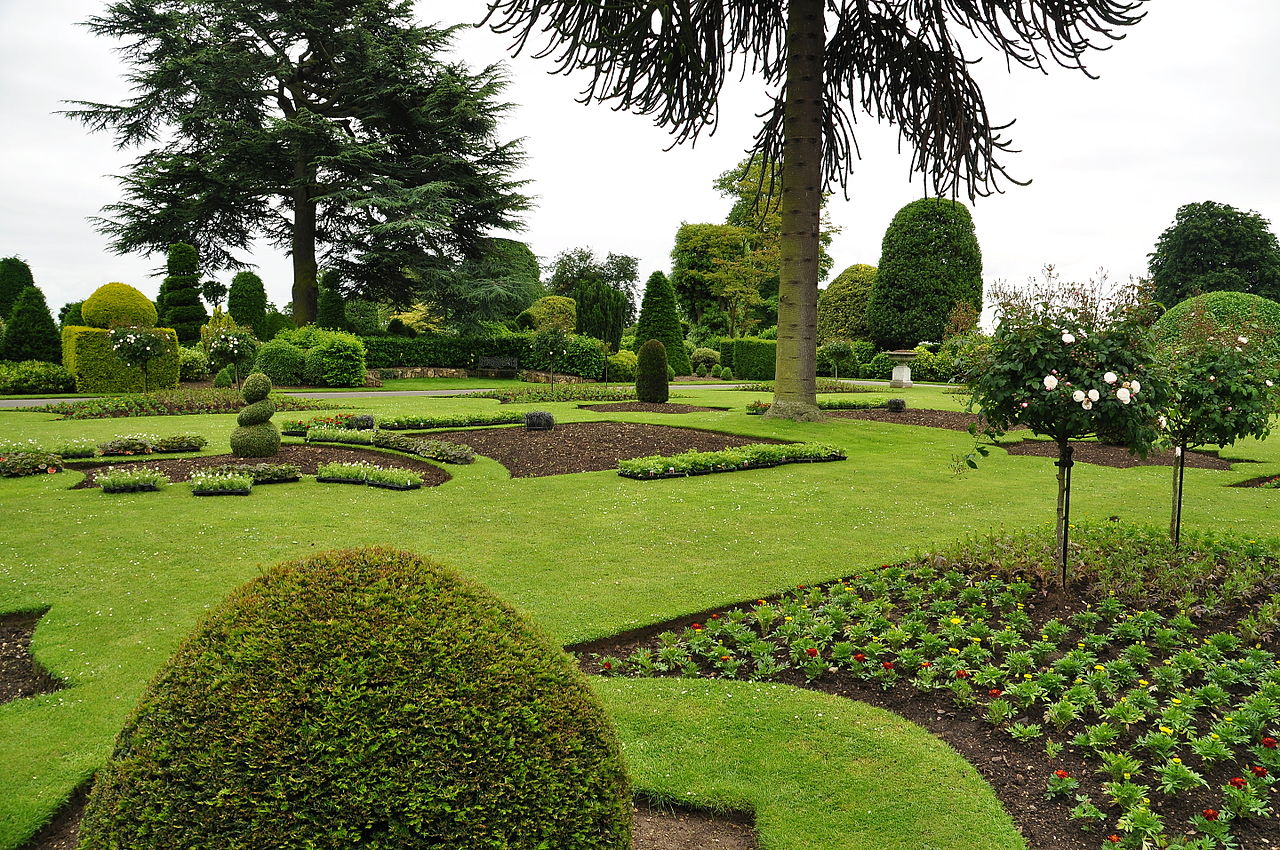 Brodsworth_Hall_gardens_(9055).jpg