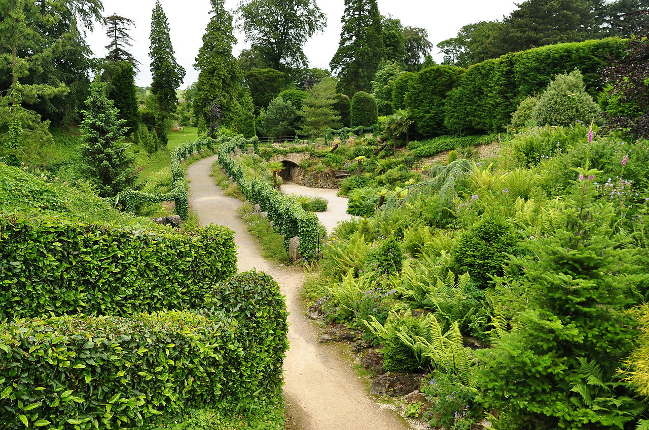 Brodsworth_Hall_gardens_(9067).jpg