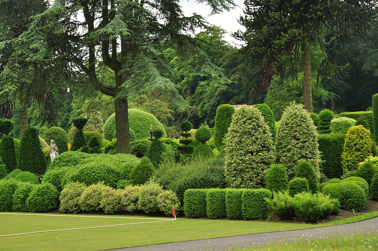 Brodsworth_Hall_gardens_(9299).jpg