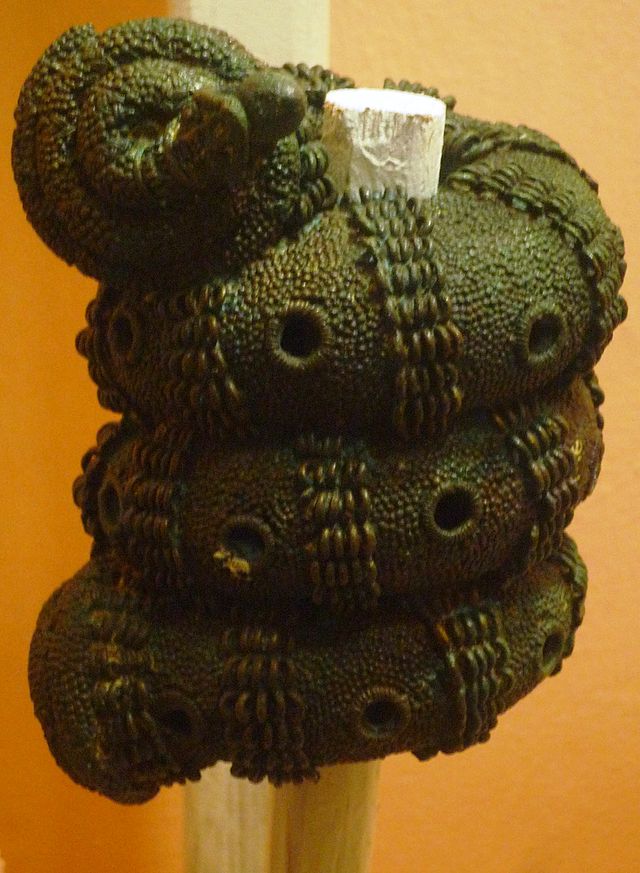 Bronze_ornamental_staff_head,_9th_century,_Igbo-Ukwu.JPG