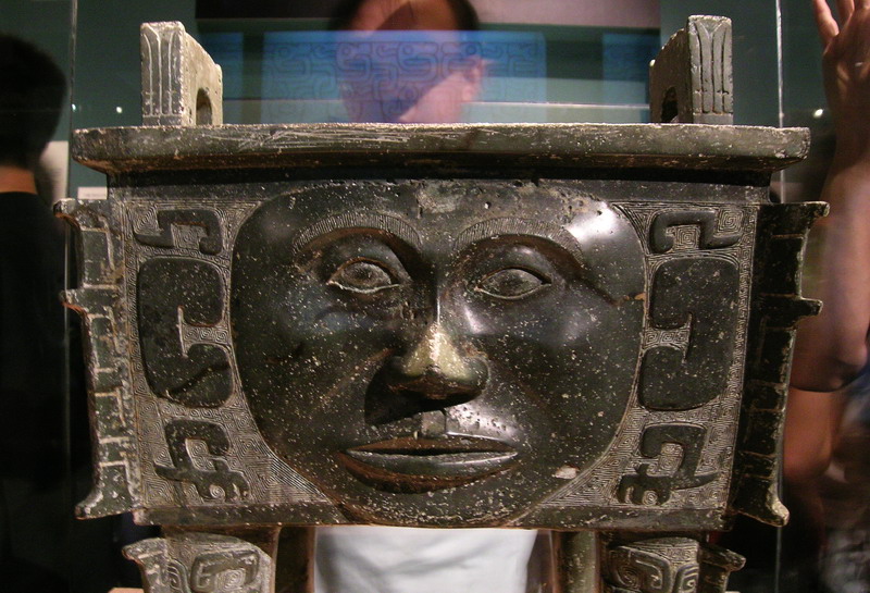 Bronze_square_ding_(cauldron)_with_human_faces_02.jpg
