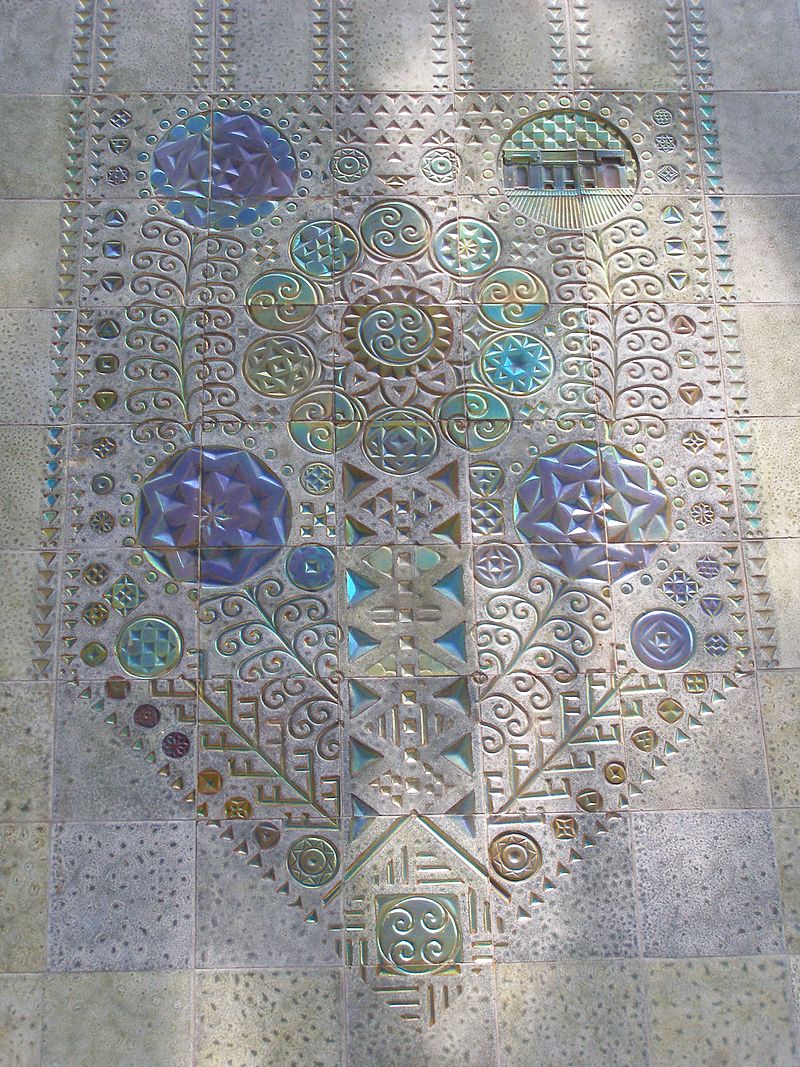 Budapest,_Pl._św._Stefana_15,_kamienica_mozaika.jpg