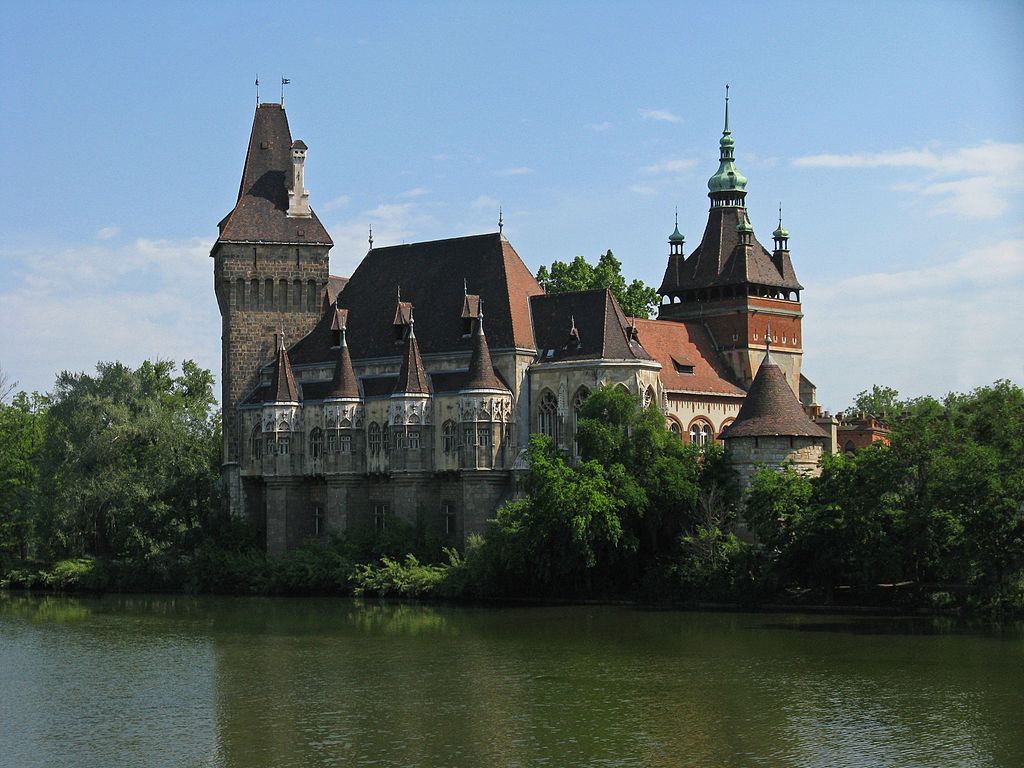 Budapest,_Vajdahunyad_Castle.jpg