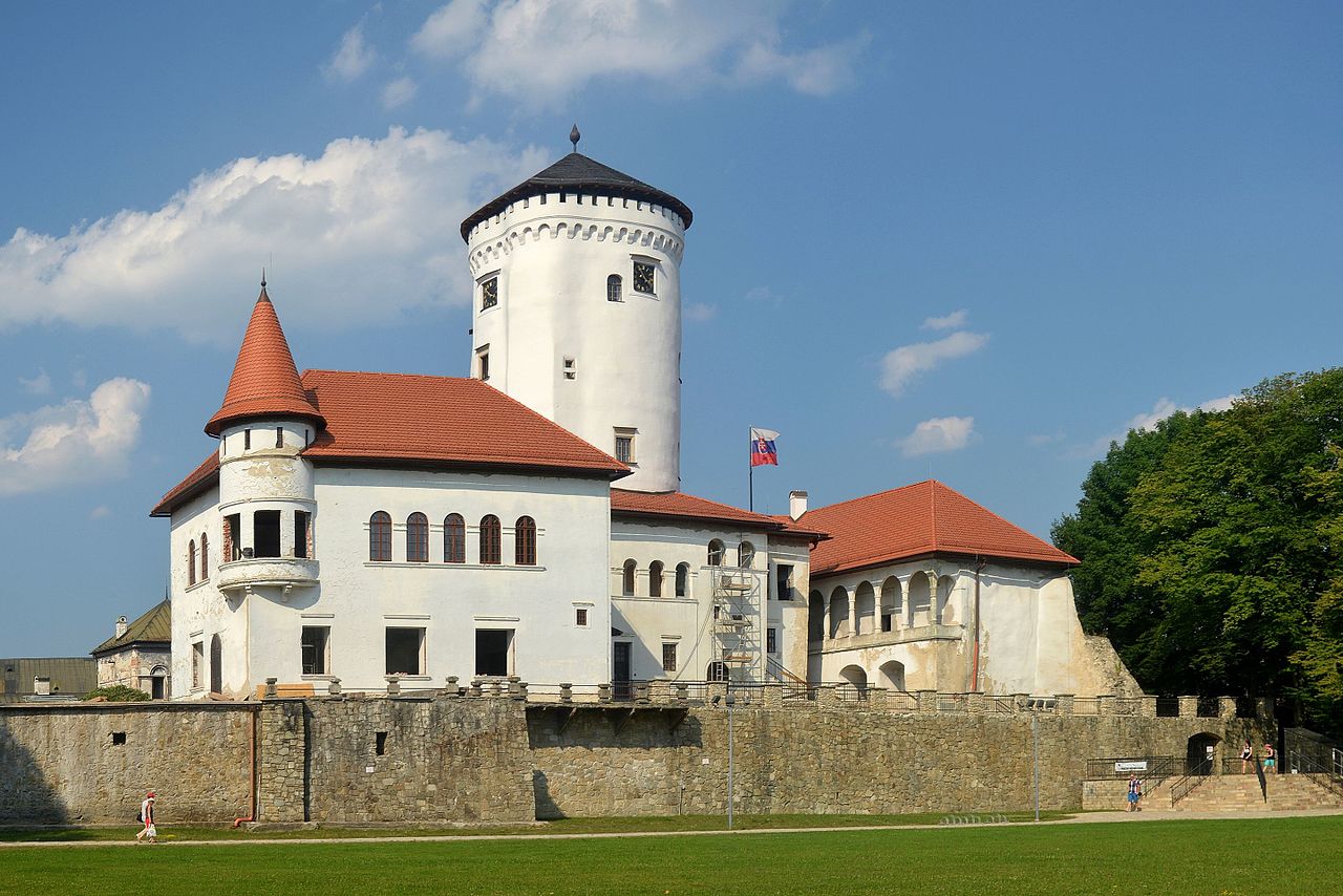 Budatín_hrad_-_by_Pudelek (1).jpg