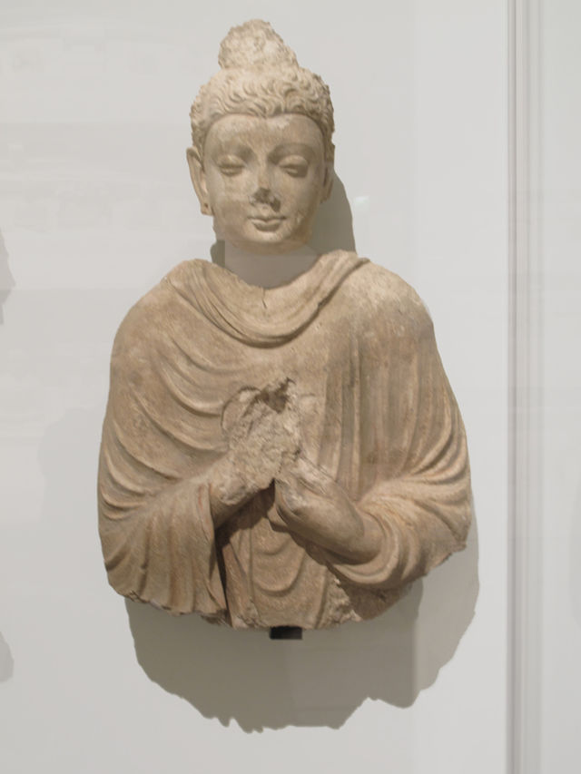 Buddha._Hadda._Tapa_kalan._Mus_des_arts_asiatiques_Guimet.jpg