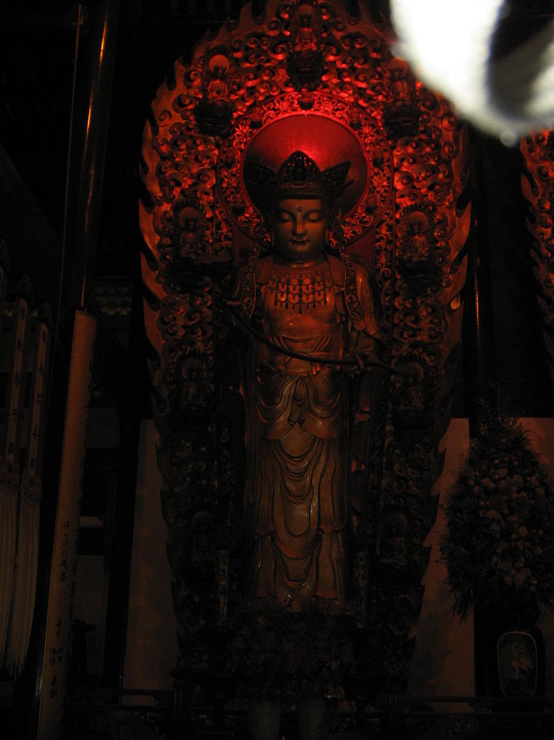 Buddha_statue_in_Jade_Buddha_Temple_5.jpg