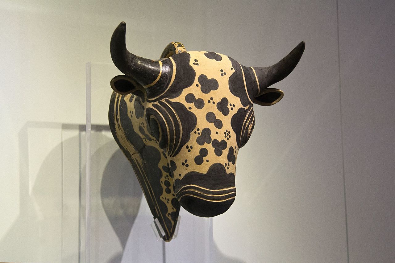 Bull_head_rhyton,_pottery,_Crete,_maybe_1500-1450_BC,_AMH,_145211.jpg