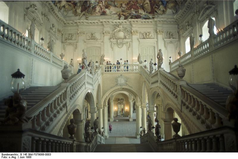 Bundesarchiv_B_145_Bild-F079088-0003,_Würzburg,_Residenz.jpg