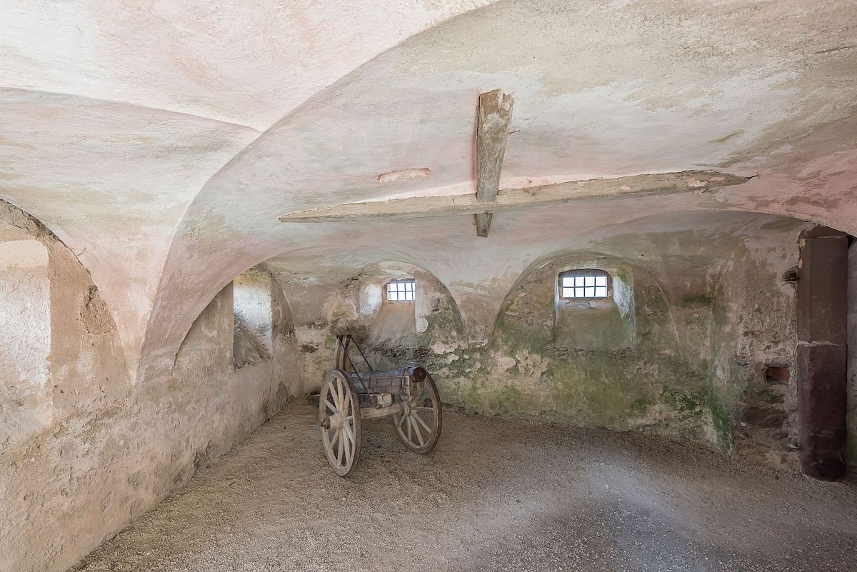 Burg_Hochosterwitz_14_Kulmertor_Kanone_01062015_4352.jpg