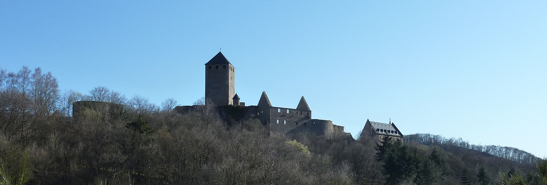 Burg_Lichtenberg_ganz.jpg