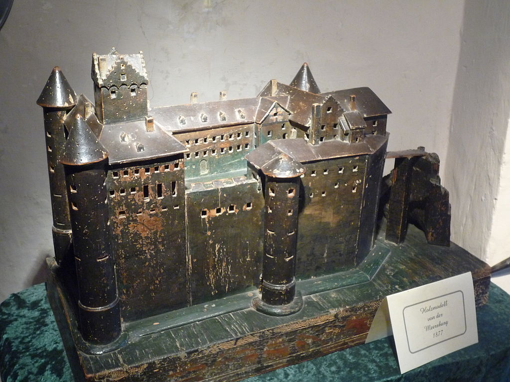 Burg_Meersburg_April_2010_1010962.jpg